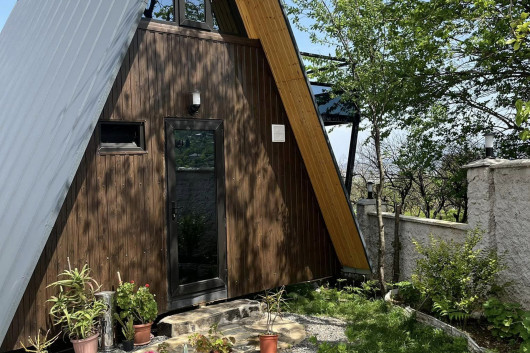 Cottage with mountain view and two terraces